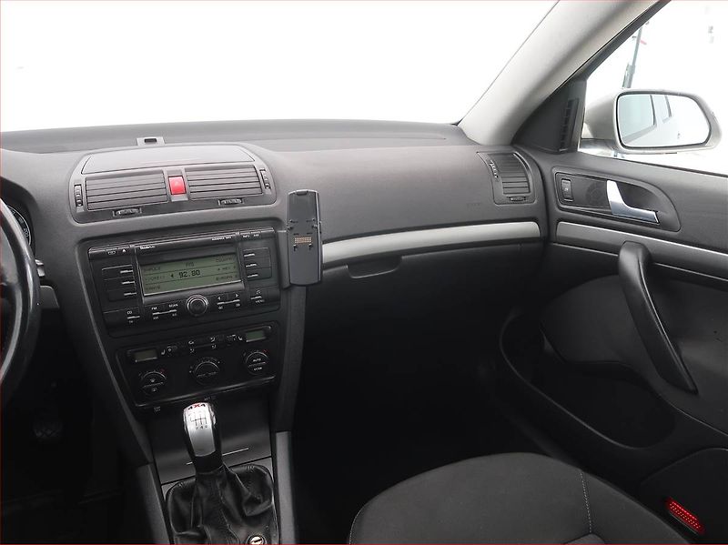 Škoda Octavia (2007) Elegance 2.0 TDI, 4X4, po STK - fotka 8 z 19