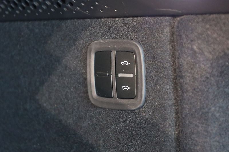 Porsche Macan 4, DriveAssist, Chrono, Masáž - fotka 7 z 37