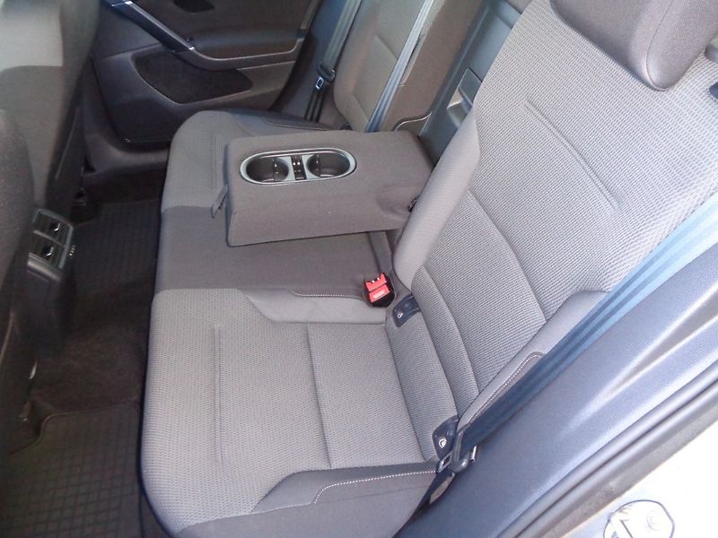 Volkswagen Golf Comfortline  1.2 TSI  81 kW M6 - fotka 18 z 24
