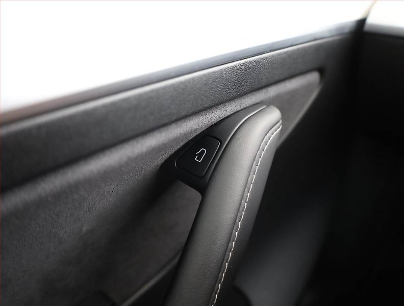 Tesla Model Y (2021) Long Range AWD 75kWh, SoH 89% - fotka 14 z 23