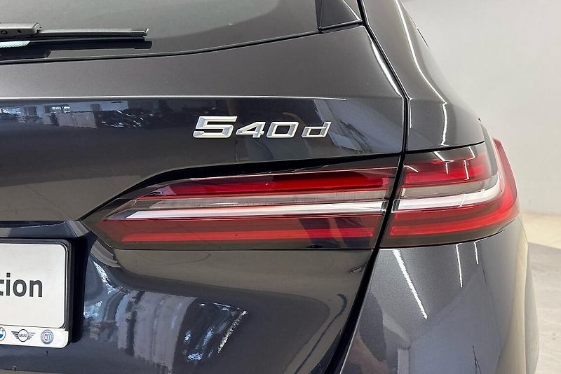BMW Řada 5 540d xDrive Touring - fotka 6 z 22