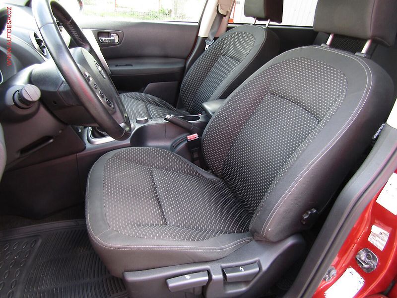 Nissan Qashqai (2009) 2.0 dCi 4x4, 7míst, ČR, AC - fotka 9 z 20