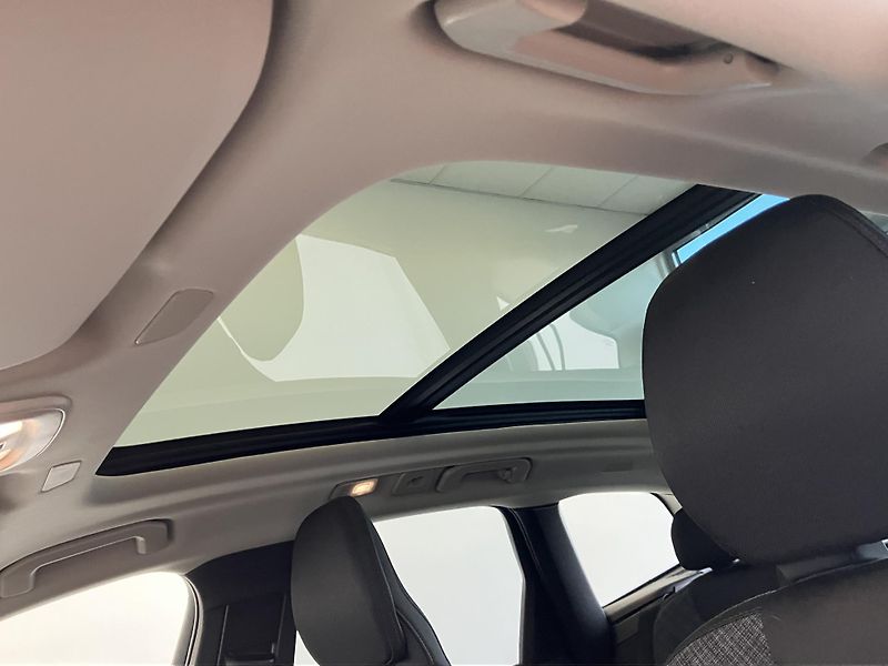 Volvo XC60 T6 eAWD Recharge Core, PANO - fotka 38 z 42