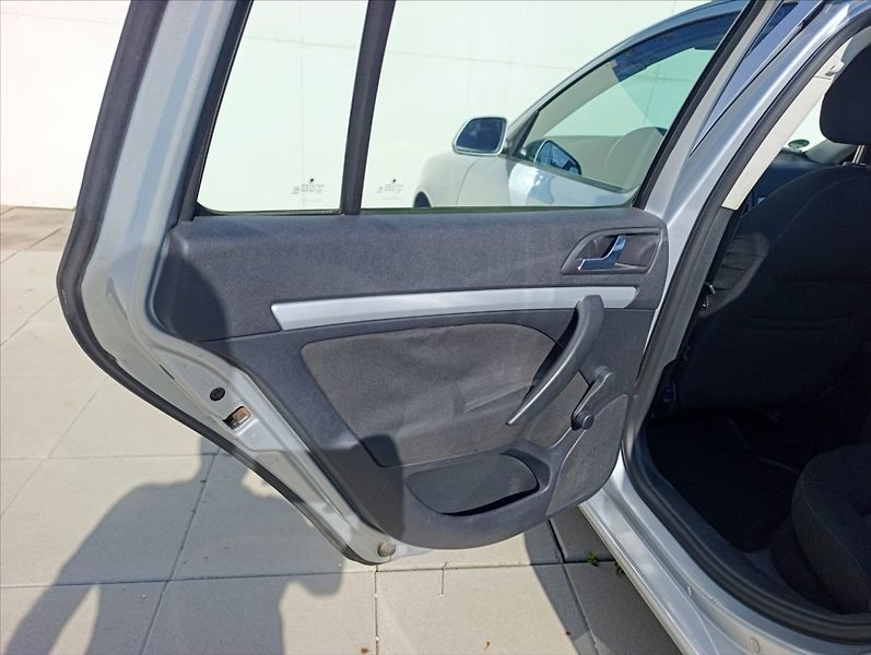 Škoda Octavia 1,9 TDi Klima Tažné Tempomat - fotka 19 z 29