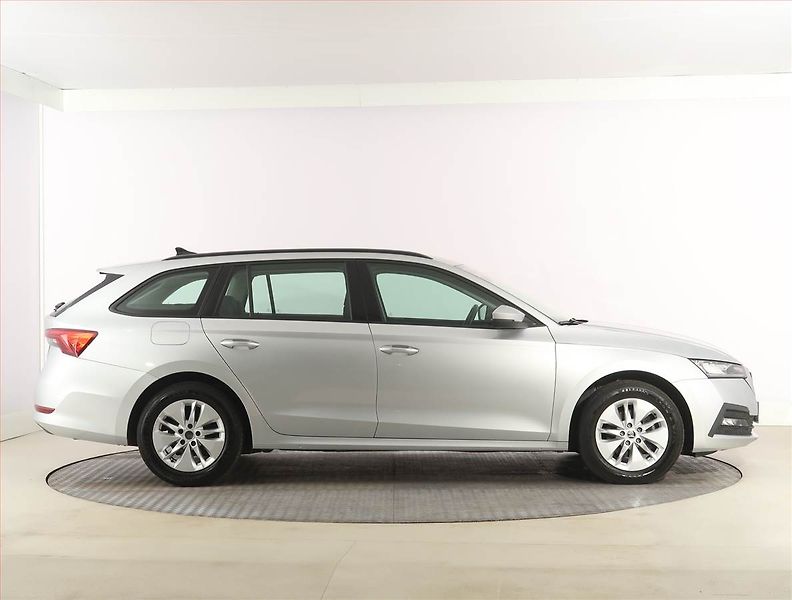 Škoda Octavia (2023) Ambition 2.0 TDI, ČR,1.maj - fotka 6 z 20