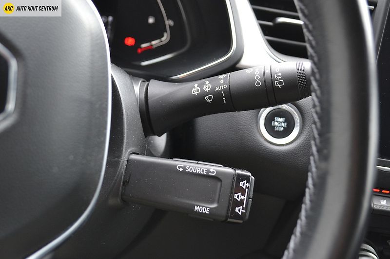 Renault Captur Intens E-TECH HYBRID 145 - fotka 35 z 45