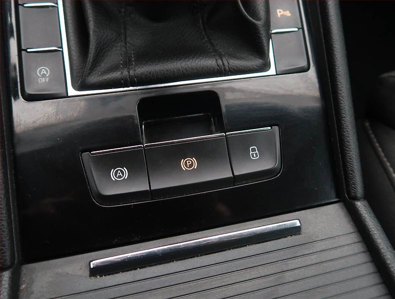 Škoda Superb (2015) Ambition 2.0 TDI, Serv.kniha - fotka 20 z 23