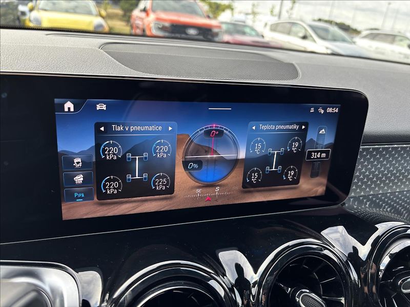 Mercedes-Benz GLB 2,0 200d 110kW 4Matic DCT - fotka 26 z 45