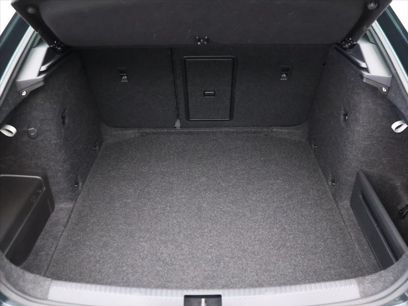 Škoda Octavia 2,0 TDI 135kW RS DSG 1.Maj. - fotka 10 z 34