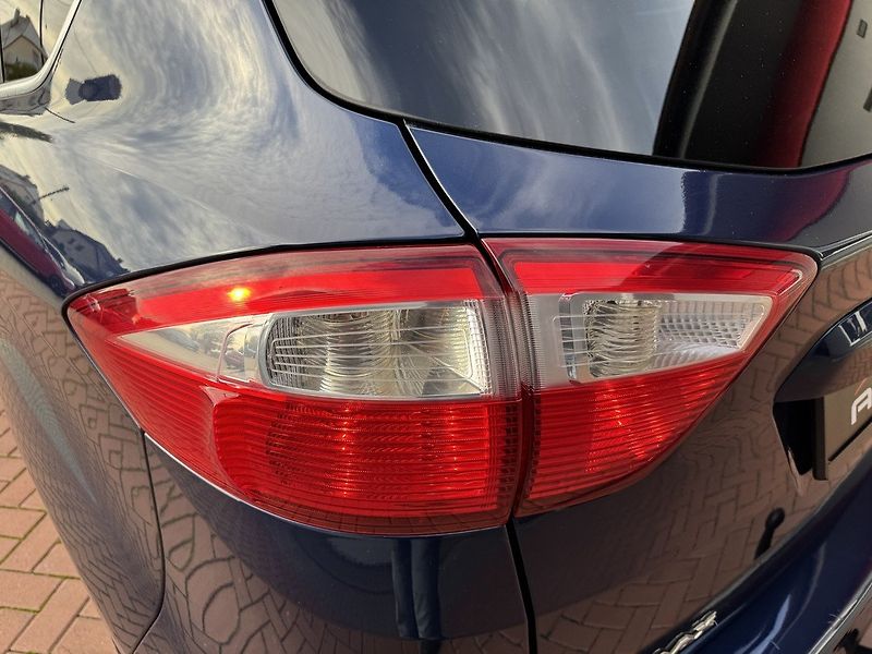 Ford C-MAX (2011) 1.6i Ti-VCT Titanium Xenony - fotka 43 z 49