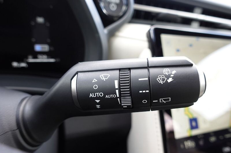 Lexus LBX 1,5 HEV Elegant Tech - fotka 30 z 35