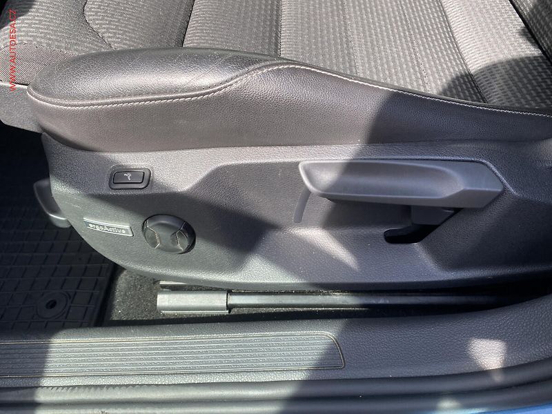 Volkswagen Golf (2015) 1.6 TDi, ČR, servis.kniha - fotka 14 z 16