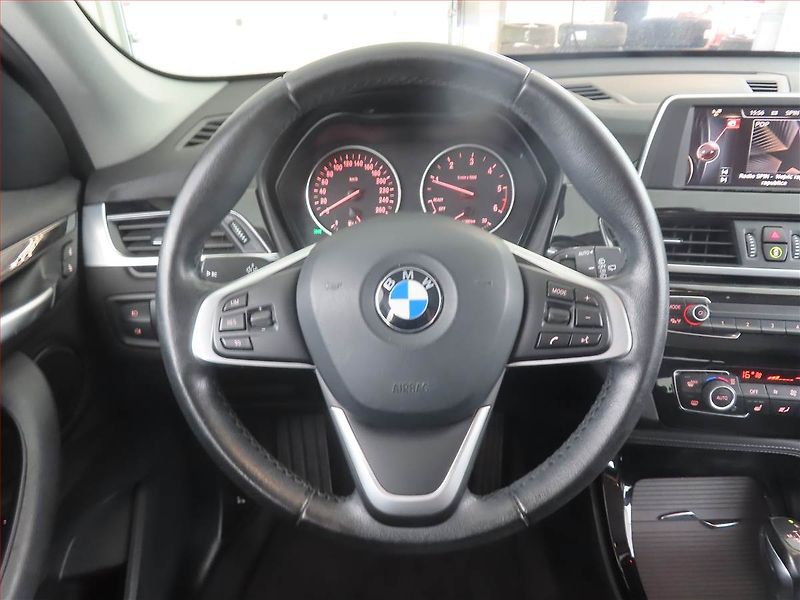 BMW X1 (2016) sDrive18d, Automat, Bi-Xenony - fotka 15 z 20