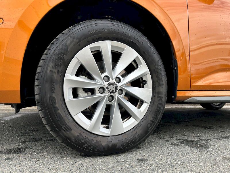 Škoda Kamiq (2026) Top Selection 1.5 TSI 110 kW D - fotka 11 z 35