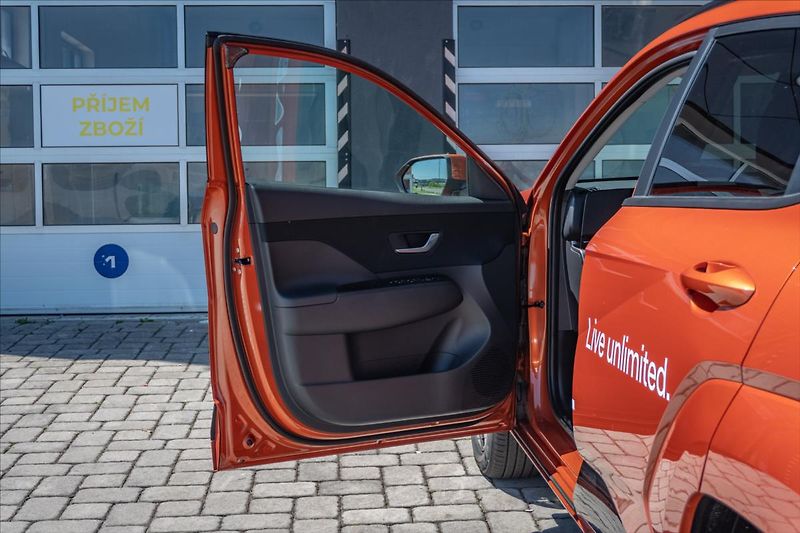 Hyundai Kona (2026) EV 64,8 CZECH EDITION BLACK - fotka 14 z 16
