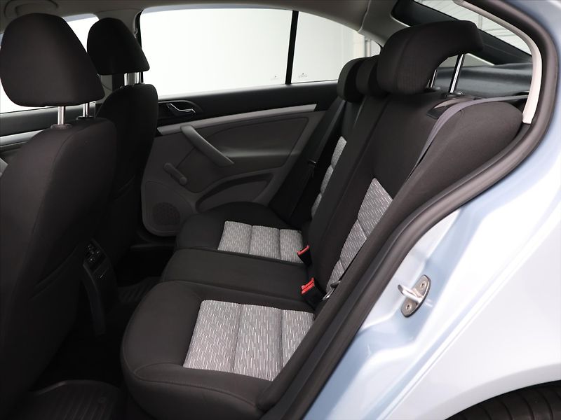 Škoda Octavia 1,4 TSI 90 kW Ambiente - fotka 14 z 26
