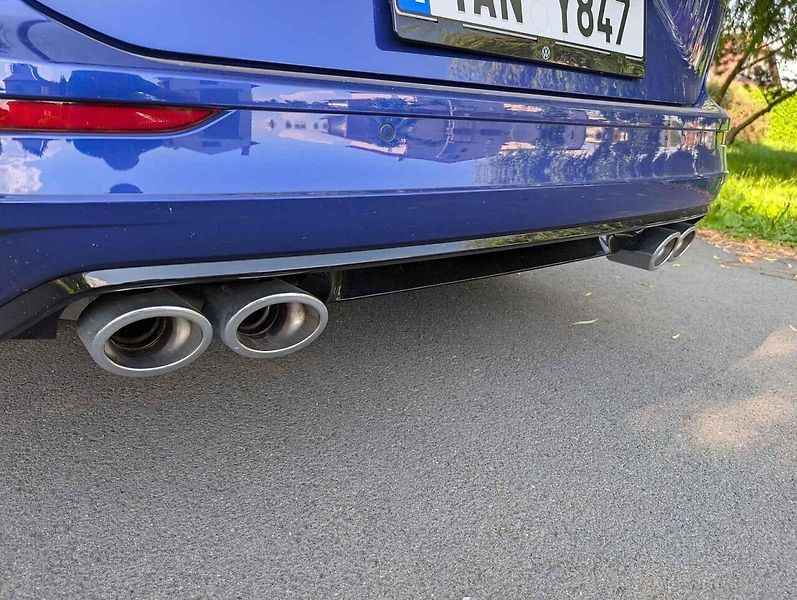 Auto má rádo klikaté silničky.