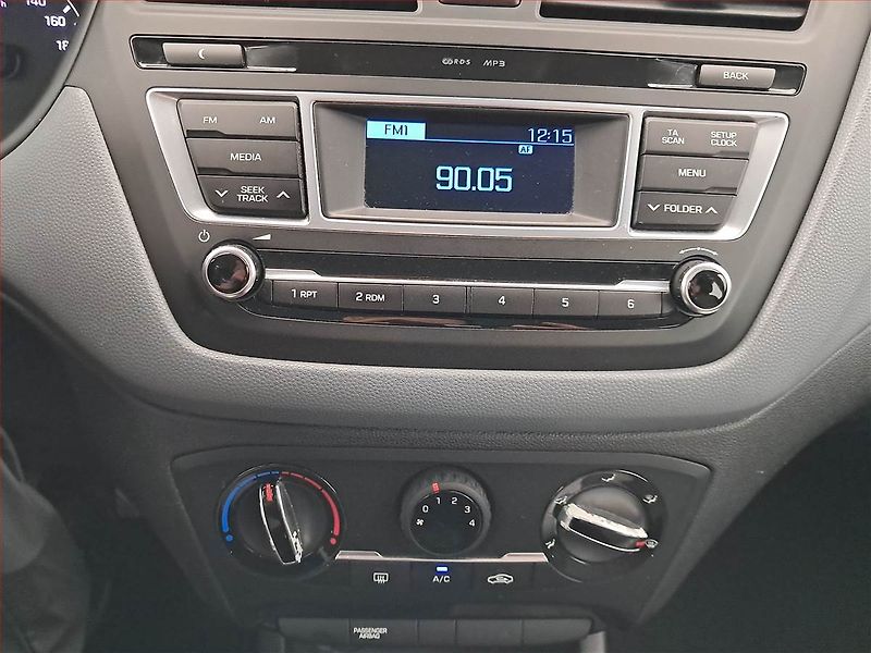 Hyundai i20 (2015) 1.2, Serv.kniha, Park. senzory - fotka 12 z 16