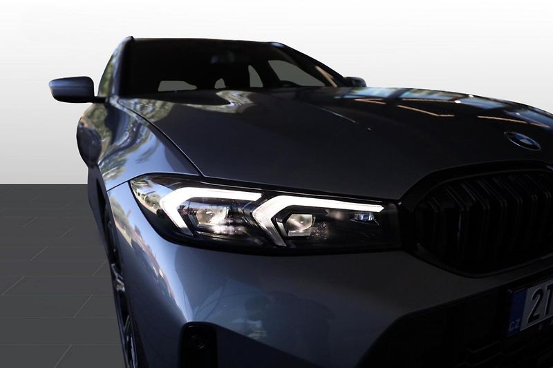 BMW Řada 3 330d xDrive Touring - fotka 21 z 28