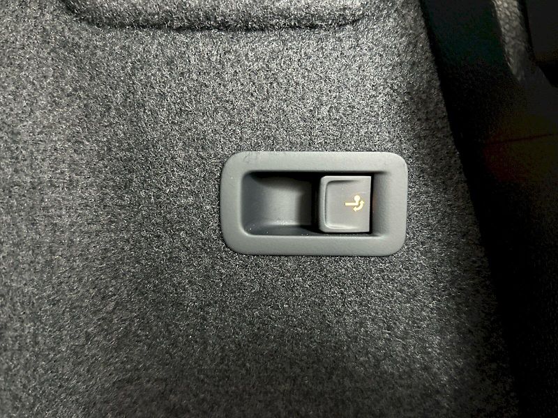 Škoda Karoq (2025) DSG 2.0TSI 140kW 4x4 SportLine - fotka 35 z 37