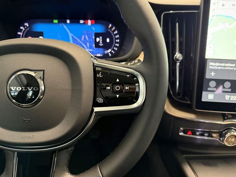 Volvo XC60 (2026) B5 2.0L 250+14 HP AT8 FWD PLUS - fotka 9 z 26