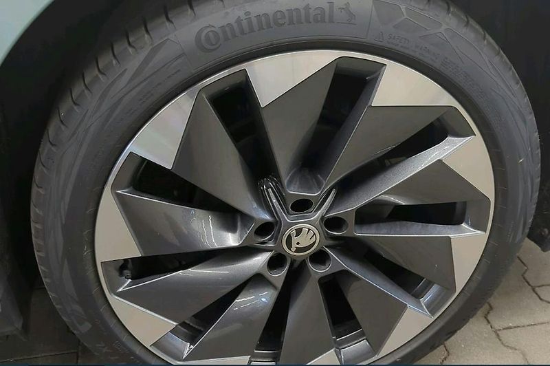 Škoda Enyaq (2022) TAŽNÉ*4xVÝHŘEV*KAMERA*EL.VÍKO - fotka 9 z 12