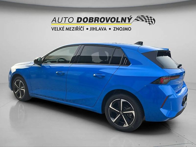 Opel Astra Edition HB 1.2 TURBO (96kW/130 - fotka 4 z 26