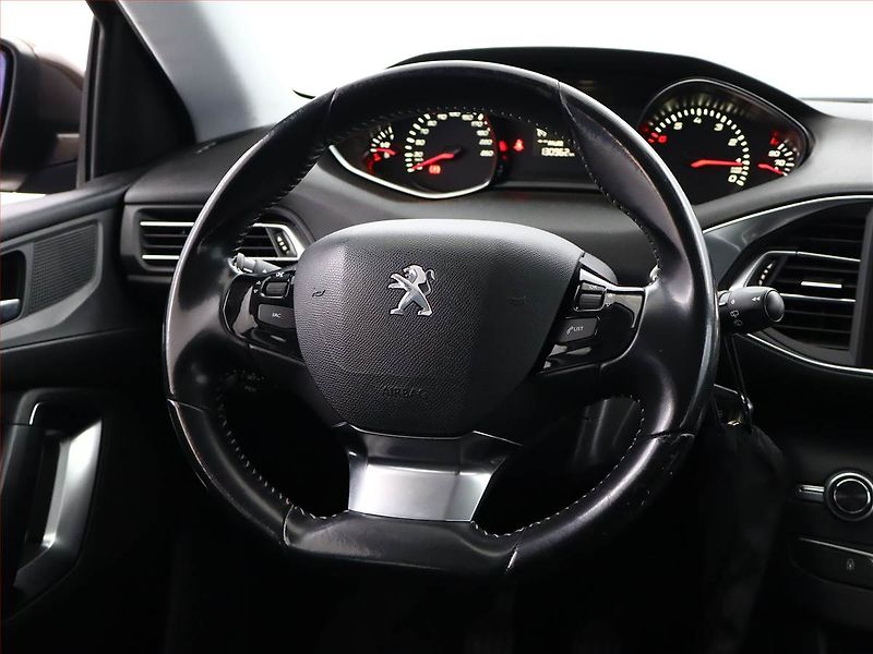 Peugeot 308 (2015) Allure 1.2 e-THP, ČR,1.maj - fotka 12 z 14