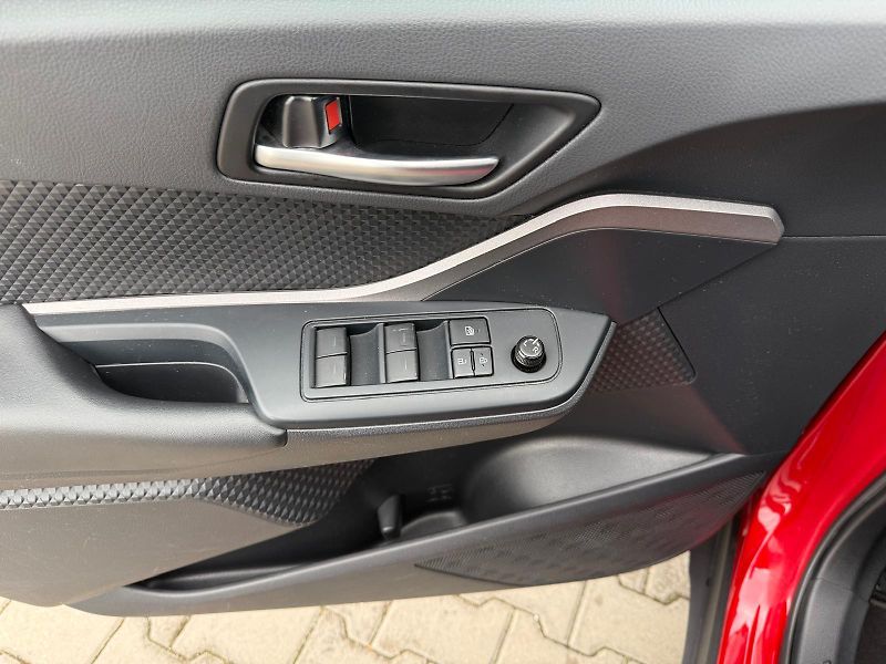Toyota C-HR 1.8 HSD e-CVT Comfort - fotka 12 z 27