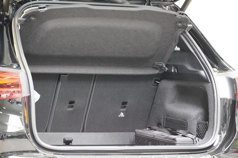 Mercedes-Benz GLA 200d,1.MAJ,ČR,DPH,Kamera - fotka 9 z 30