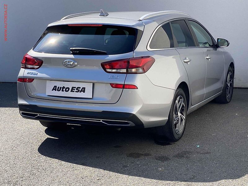 Hyundai i30 (2022) 1.5 i, 1.maj,ČR, Smart - fotka 4 z 17