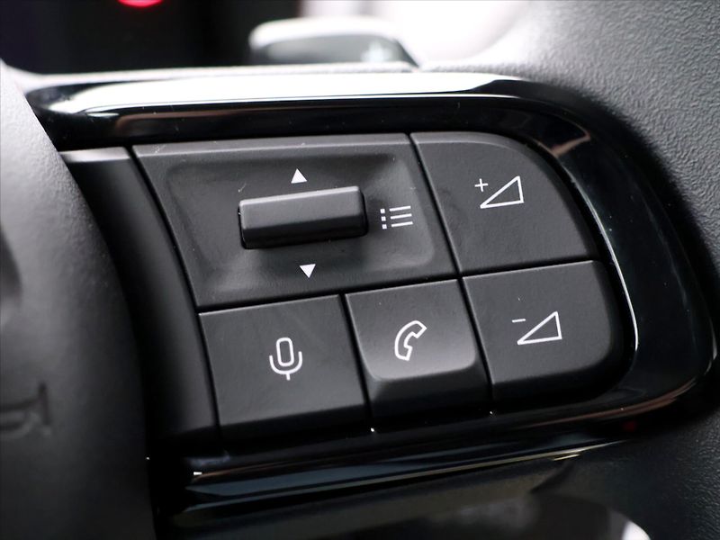 Jeep Avenger 1,2 74kW CZ e-Hybrid Longitude - fotka 24 z 31