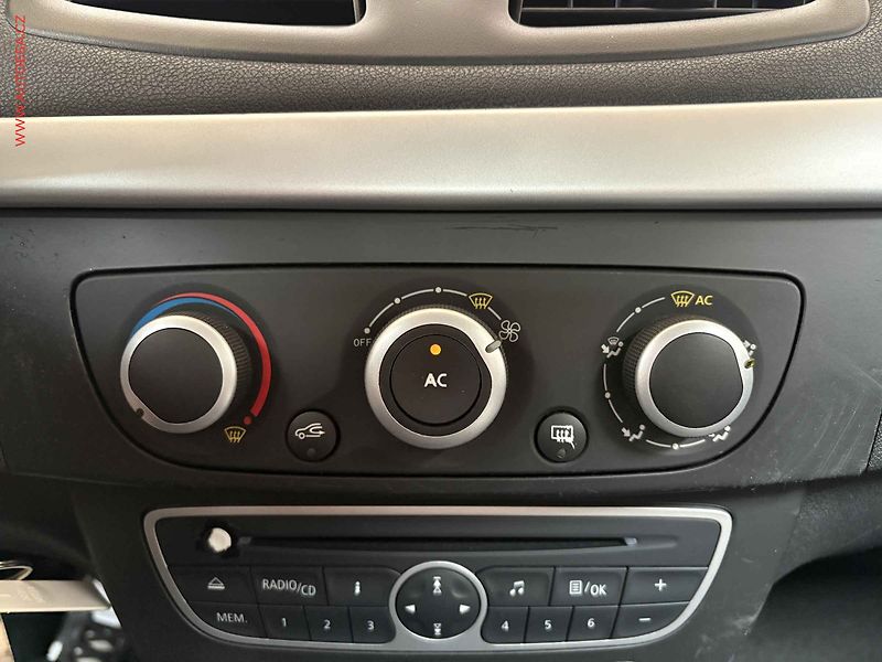 Renault Fluence (2011) 1.6i, ČR, AC, STK4/28 - fotka 14 z 15