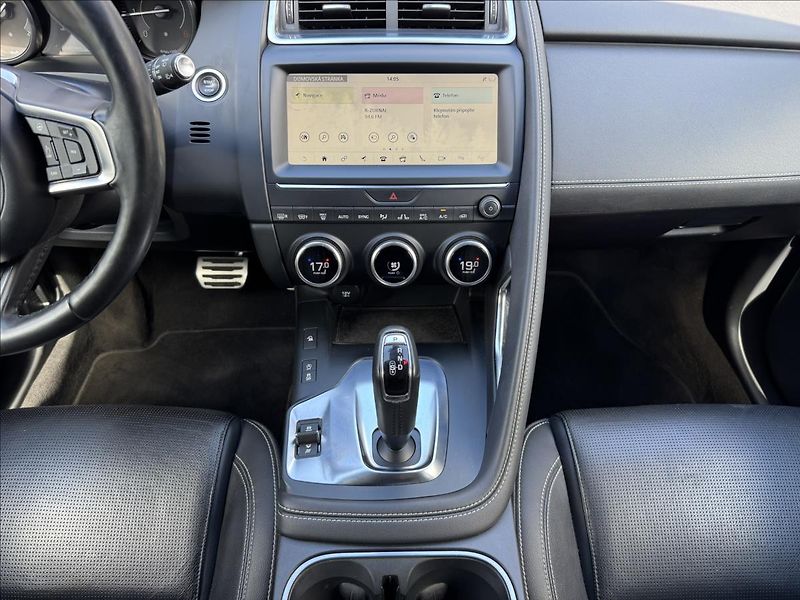 Jaguar E-Pace 2,0 D180 R-Dynamic S AWD AT - fotka 17 z 26
