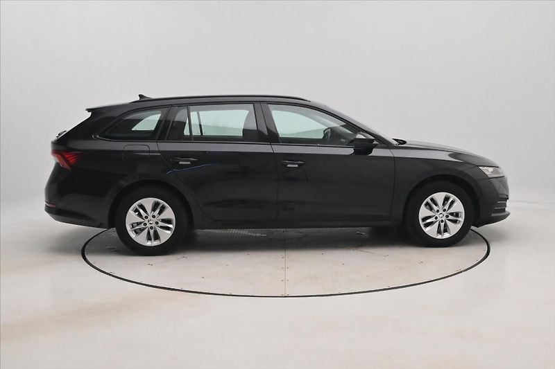 Škoda Octavia 2,0 TDI 110 KW DSG TAŽNÉ Záruk - fotka 4 z 31