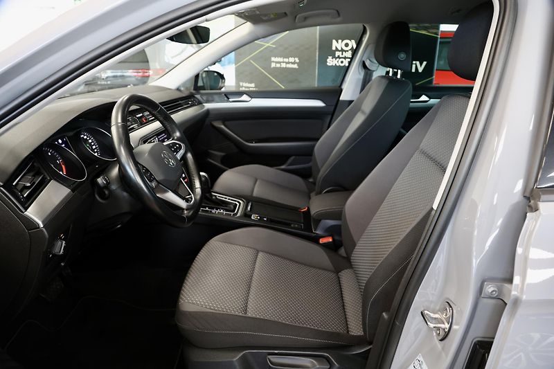 Volkswagen Passat (2024) 2.0TDI DSG Nez.Topení 48000KM - fotka 12 z 25