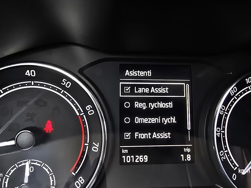 Škoda Scala 1.0TSI 70KW AMBI SmartLink ČR! - fotka 34 z 36