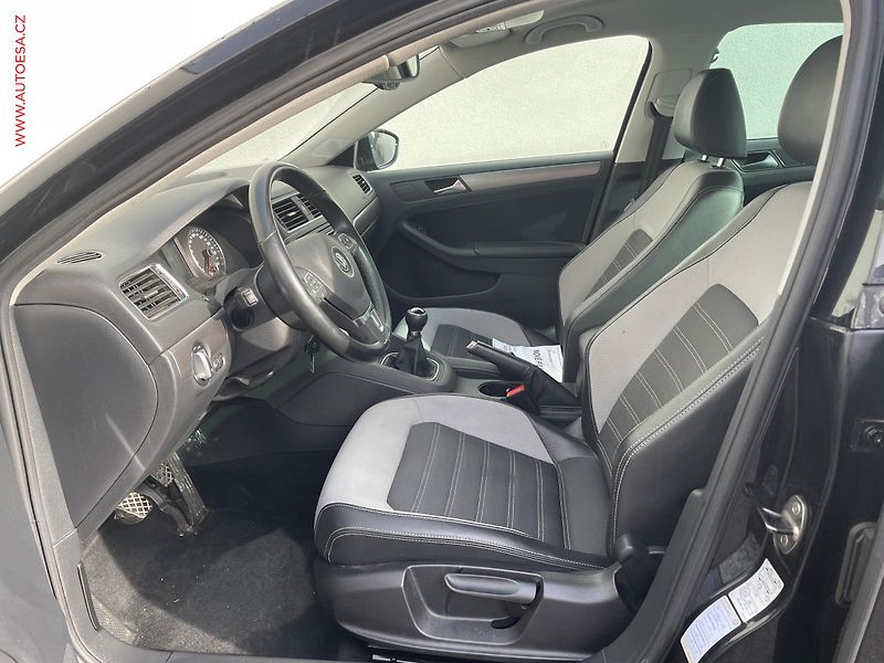 Volkswagen Jetta (2011) 1.4 TSi, Highline, +kola - fotka 8 z 21