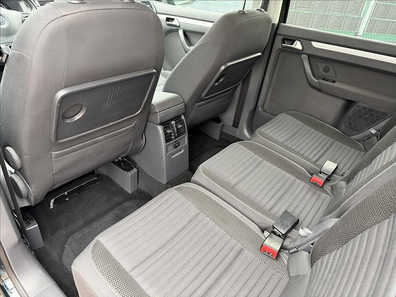 Volkswagen Touran 2.0 TDI Cup - fotka 16 z 19