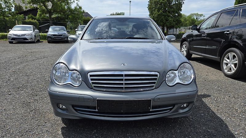 Mercedes-Benz Třídy C MERCEDES BENZ C180 AVANTGARDE - fotka 26 z 29