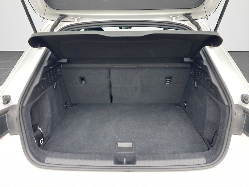 Audi A3 (2023) 30 TFSI 81 kW S-Tronic Basis - fotka 31 z 33