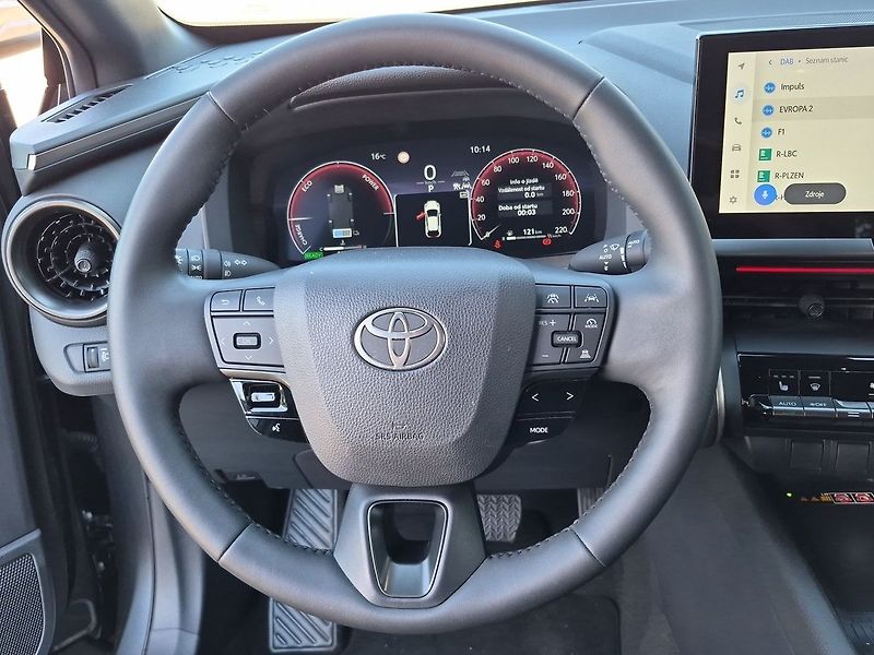 Toyota C-HR (2025) 2.0 HEV AWD Executive - fotka 13 z 29