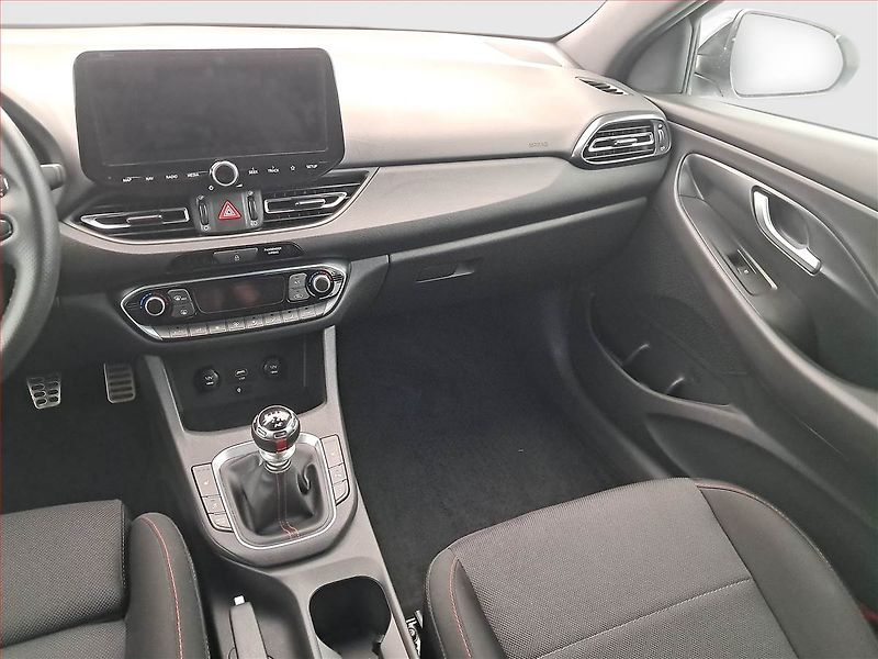 Hyundai i30 (2024) N-Line 1.5 T-GDI MHEV - fotka 8 z 19