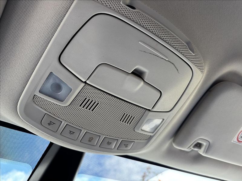 Ford S-MAX 2,0 TDCi 110 kW Titanium - fotka 43 z 45