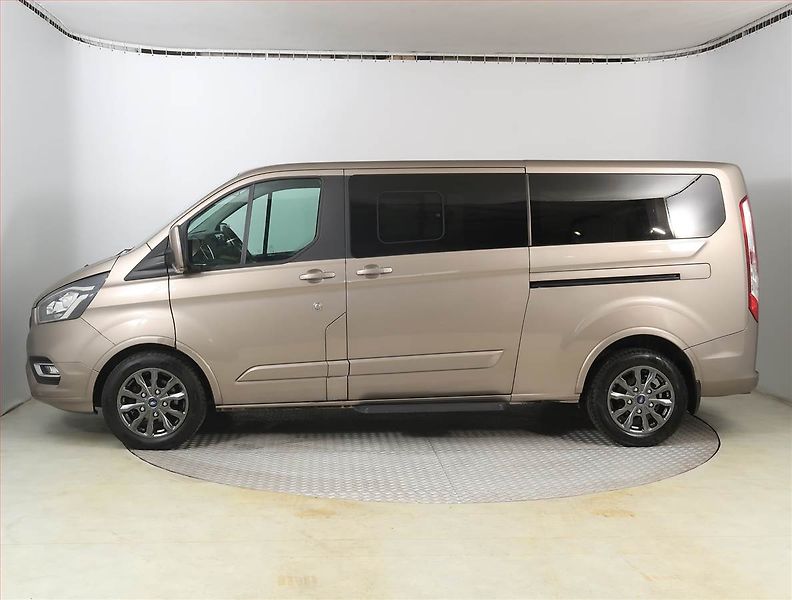 Ford Tourneo Custom (2021) Titanium 2.0 EcoBlue, ČR - fotka 3 z 25