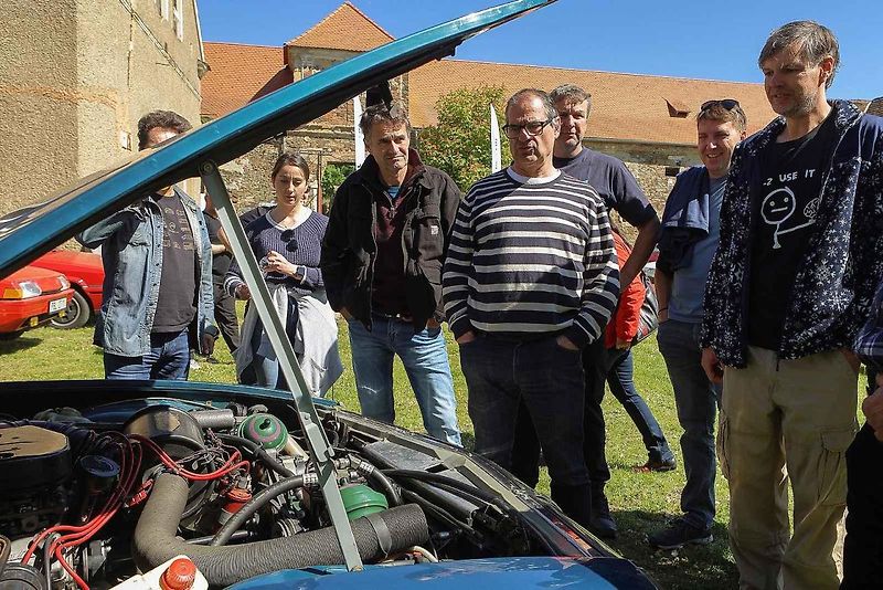 Jarní koulení - sraz automobilů a příznivců značky Citroën na zámku ve Svojšíně na Tachovsku.