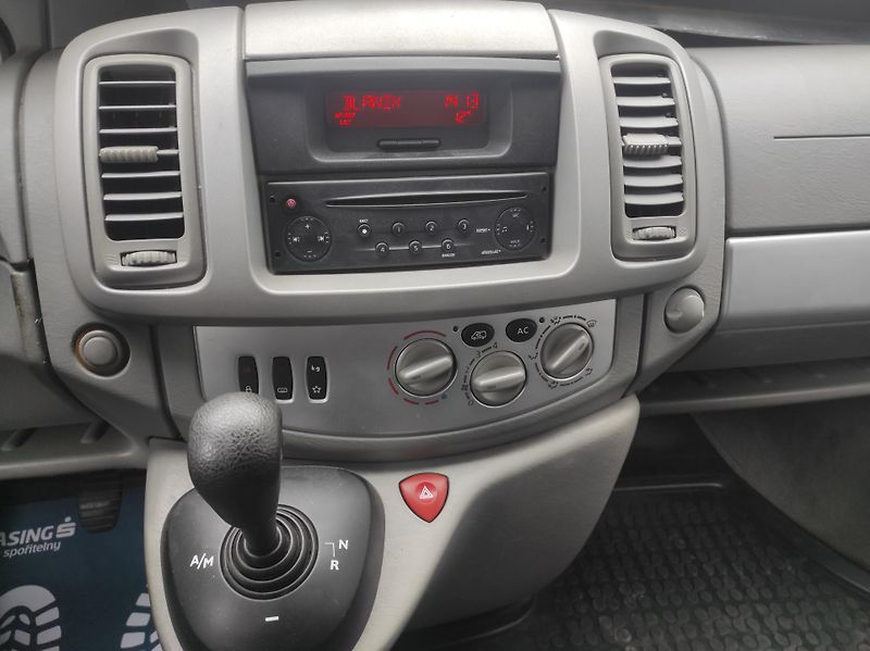 Renault Trafic 2,5dCi 107kW Passenger 7 míst - fotka 10 z 20