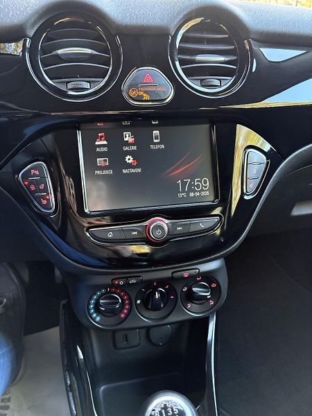 Opel Adam (2016) red/black edition - fotka 17 z 24