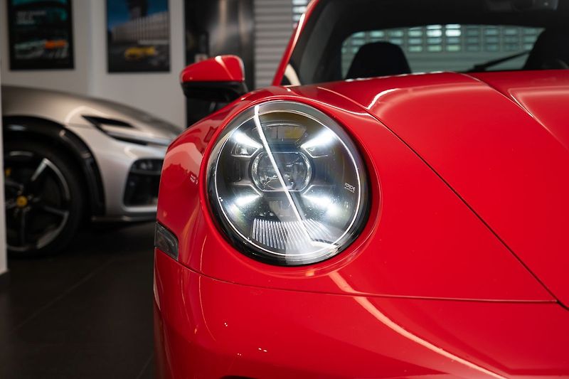 Porsche 911 Carrera 4S - fotka 20 z 24