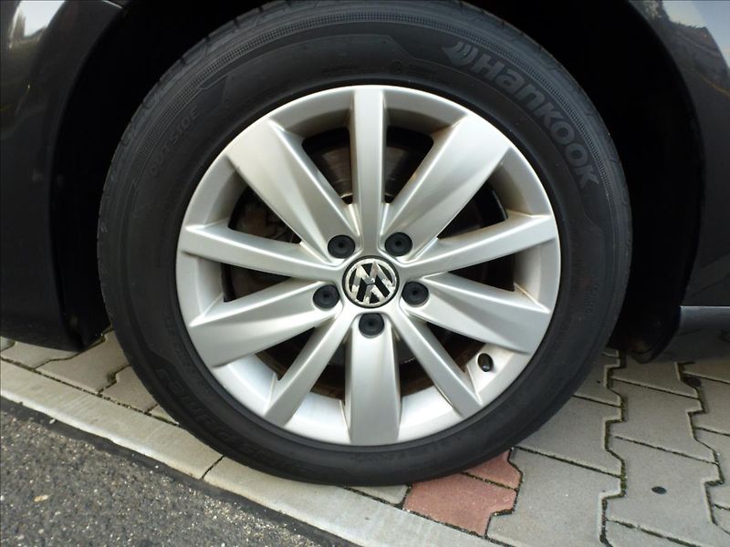 Volkswagen Passat 1,6 TDI Serviska, TOP STAV !!! - fotka 40 z 60